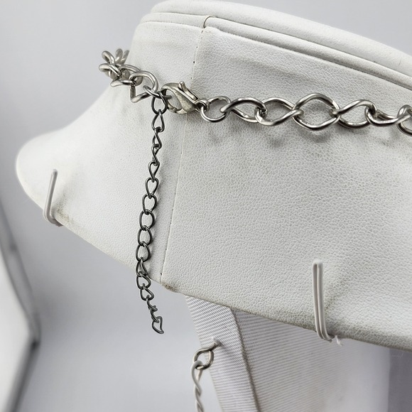 Silver Tone‎ Bib Statement Necklace - Picture 3 of 3